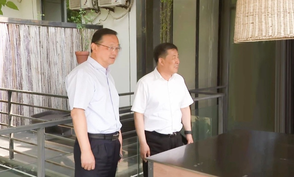 2024年5月15日，市人大常委会主任韩松前往灞桥区调研乡村振兴工作